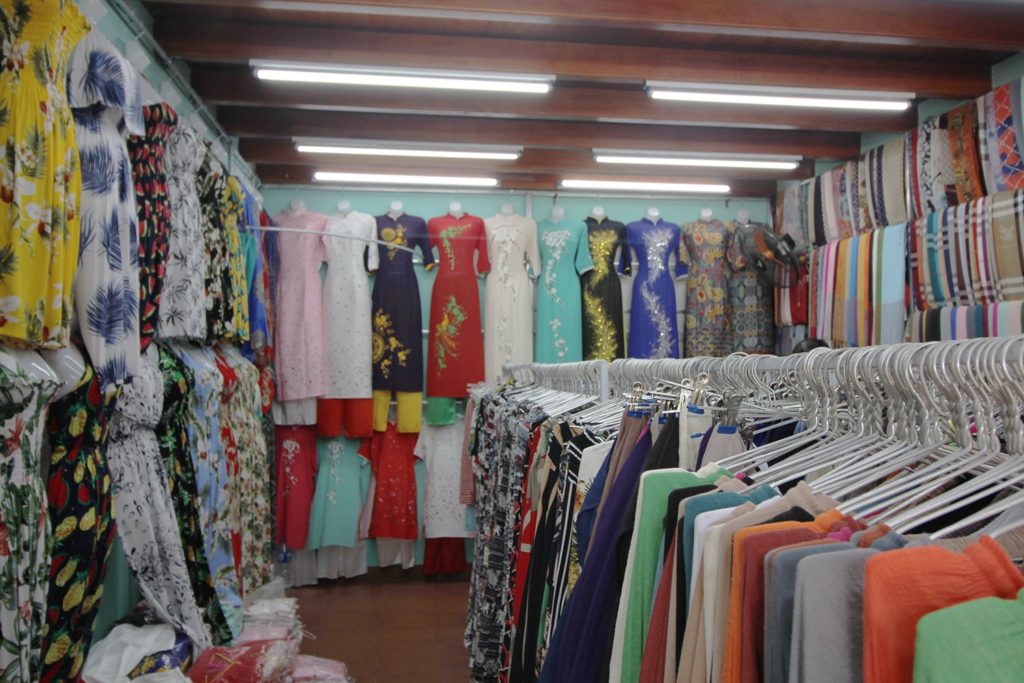 アオザイレンタルショップ